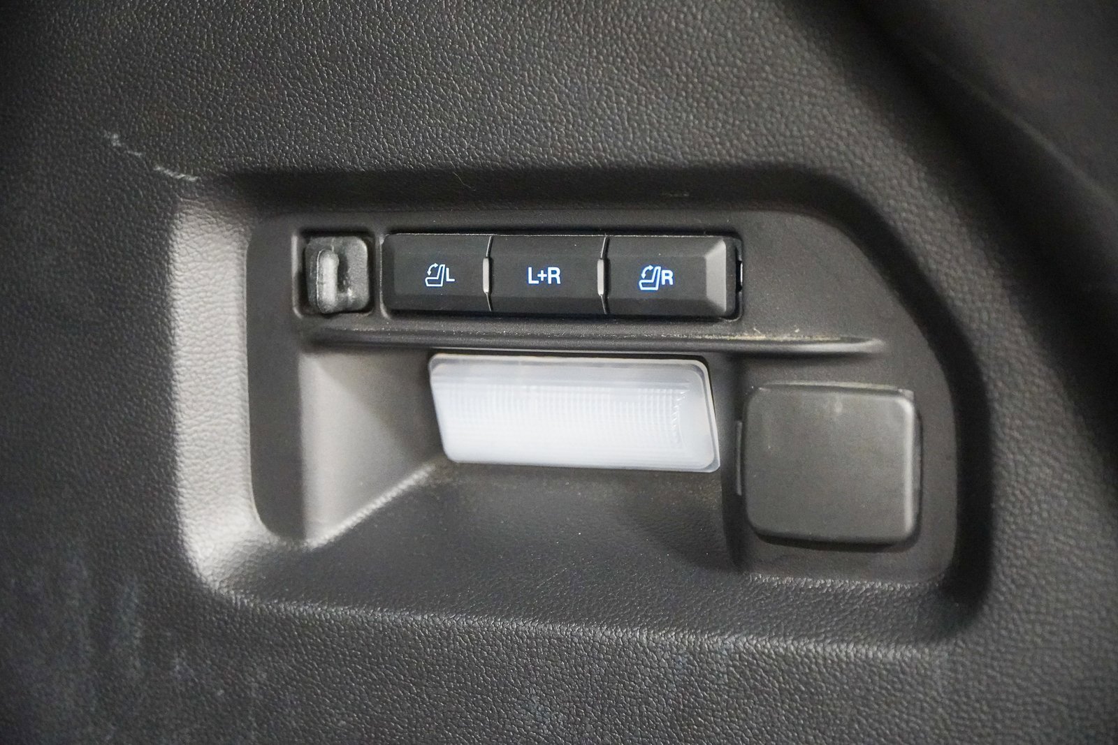 Used 2022 Ford Explorer Limited w/ Equipment Group 301A image 12