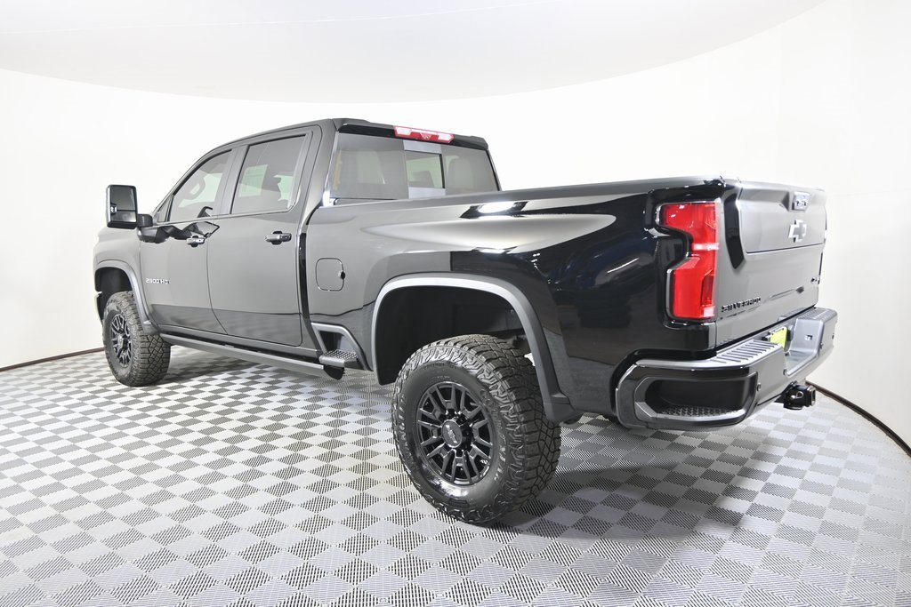Used 2025 Chevrolet Silverado 2500 ZR2 w/ Technology Package image 4