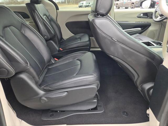Certified 2024 Chrysler Pacifica Select image 8