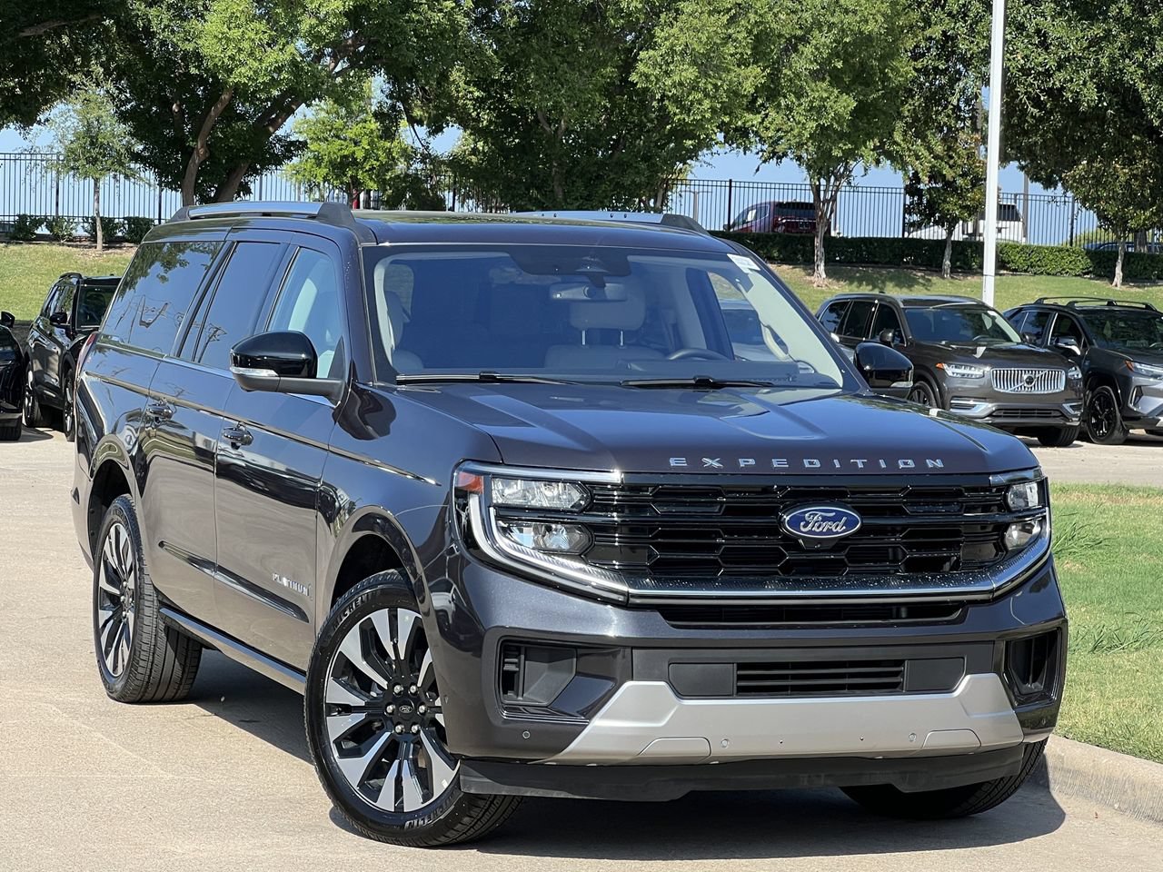 Used 2025 Ford Expedition Max Platinum w/ Driver's Package AWD/4WD image 2