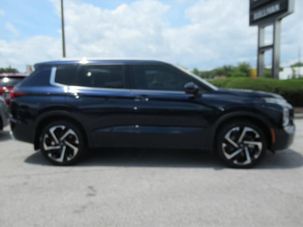 Used 2022 Mitsubishi Outlander SEL FWD image 2