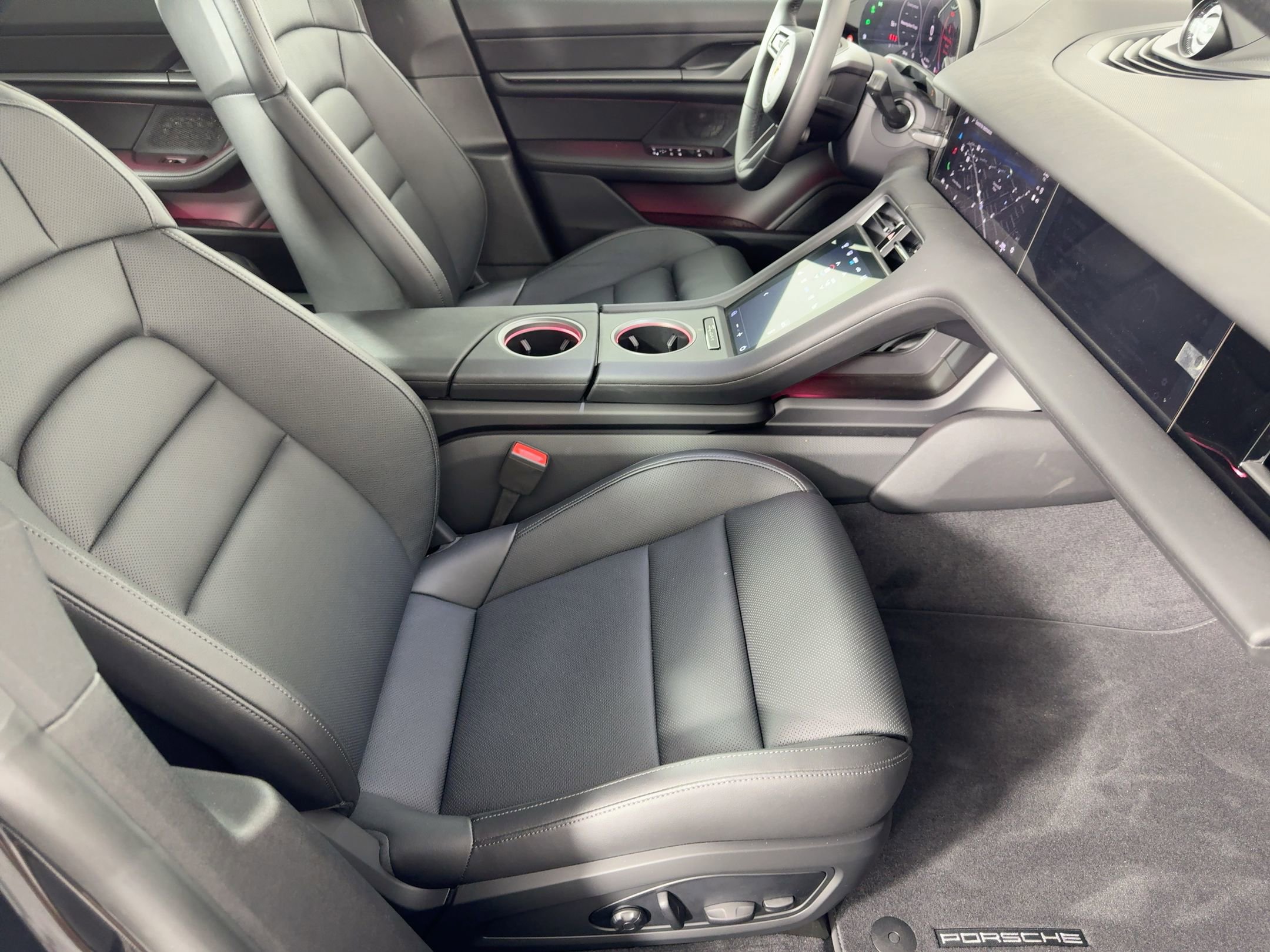 Used 2025 Porsche Taycan RWD image 30