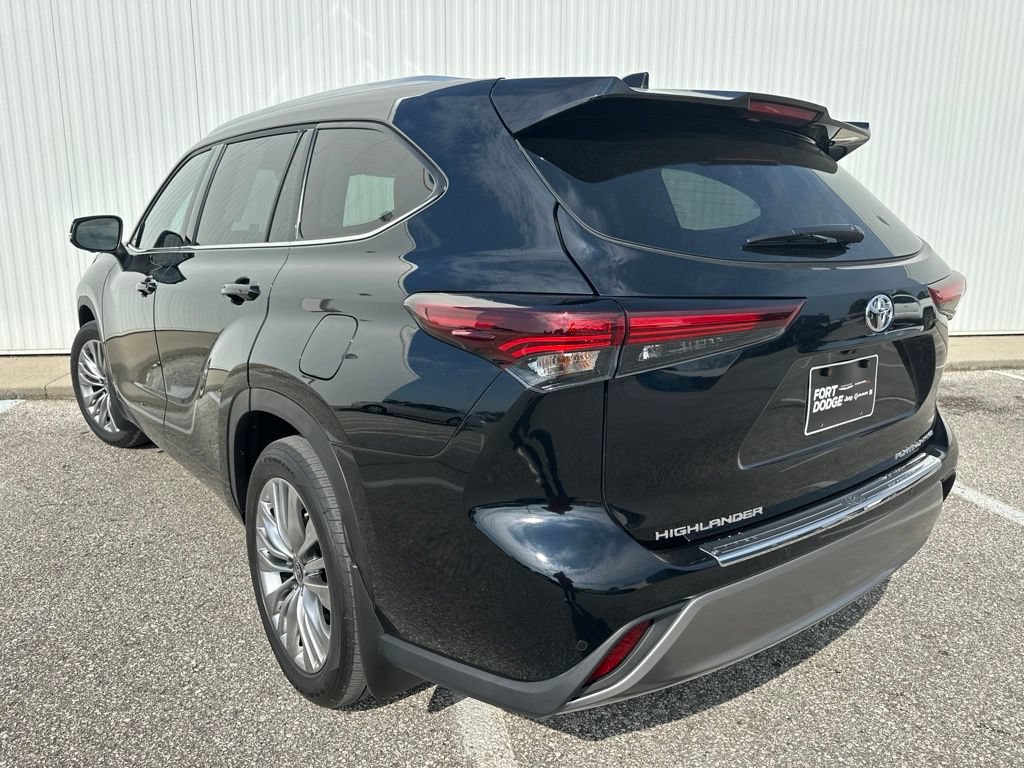 Used 2024 Toyota Highlander Platinum AWD/4WD image 5