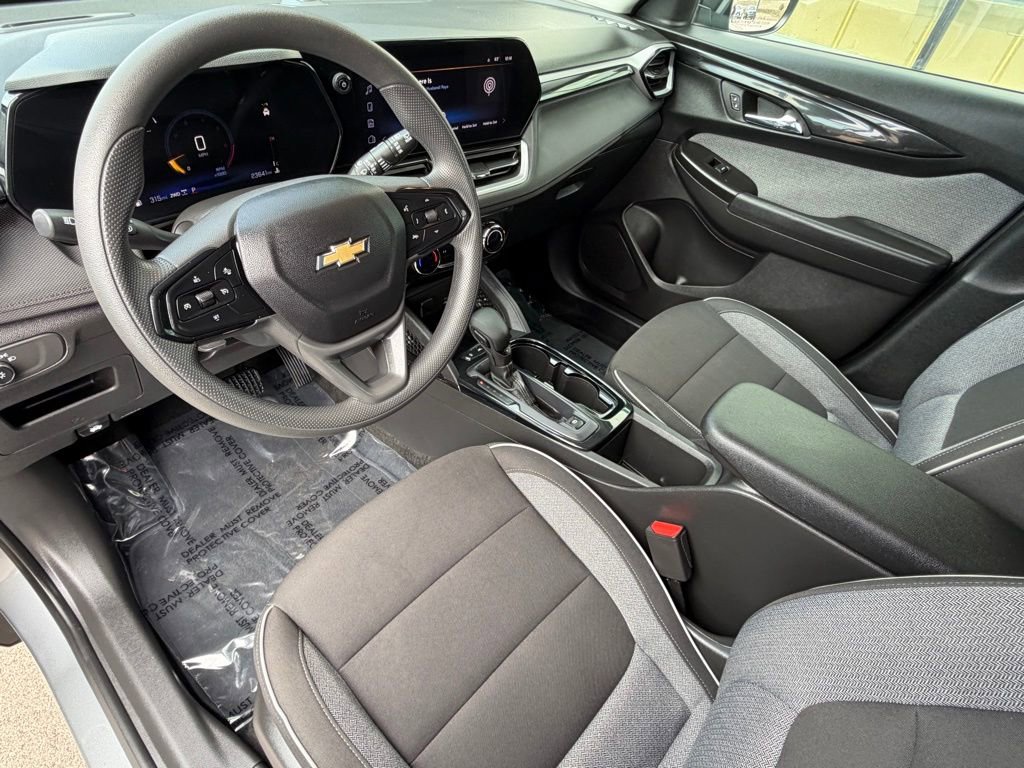Used 2025 Chevrolet TrailBlazer LT AWD/4WD image 12