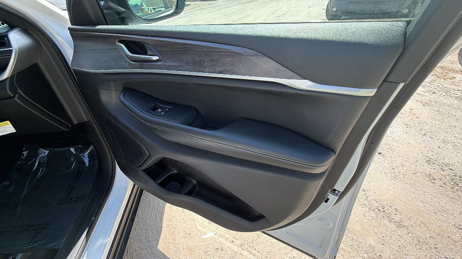 Used 2024 Jeep Grand Cherokee L Limited image 18