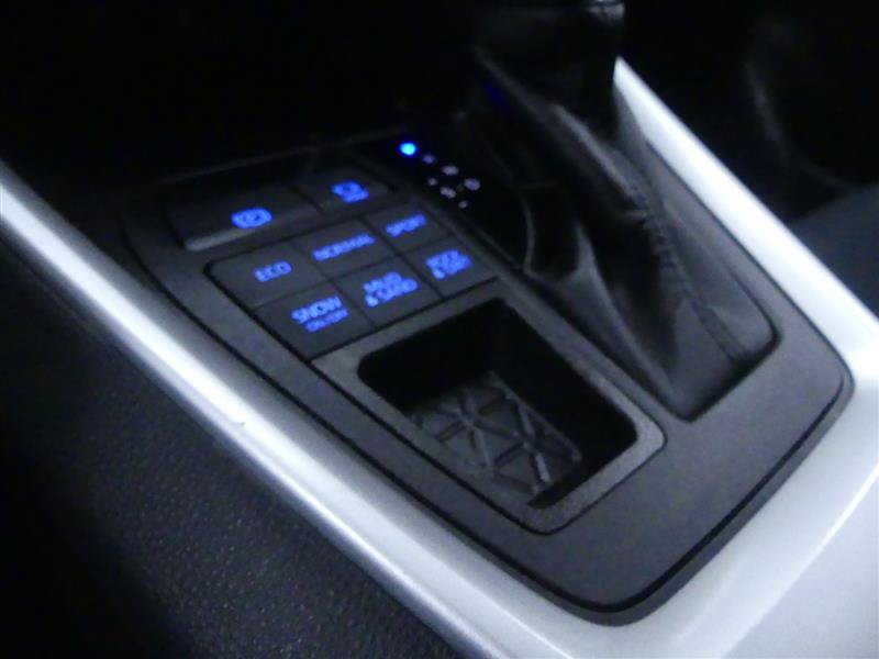 Used 2022 Toyota RAV4 LE AWD/4WD image 14