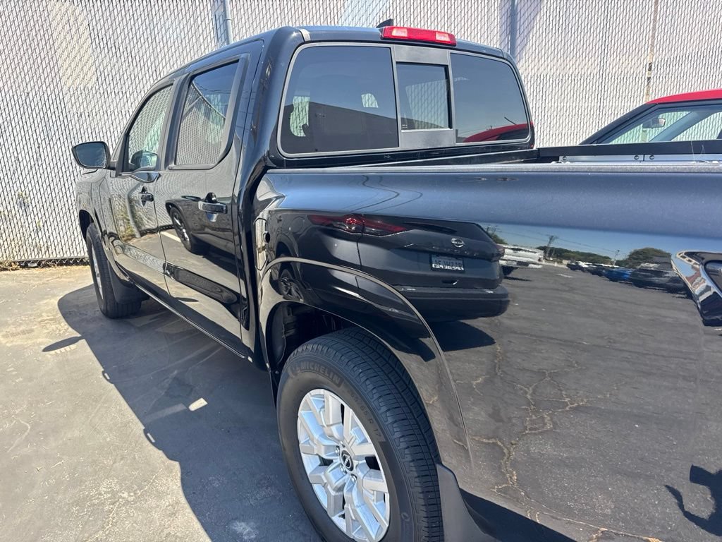Used 2022 Nissan Frontier SV w/ SV Premium Package RWD image 3