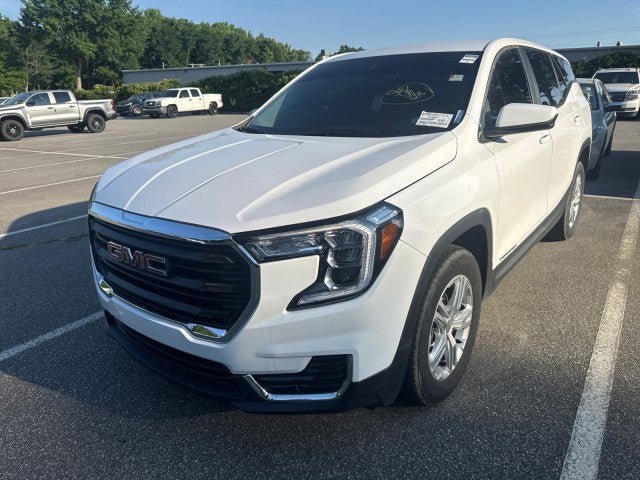 Used 2024 GMC Terrain SLE AWD/4WD image 2