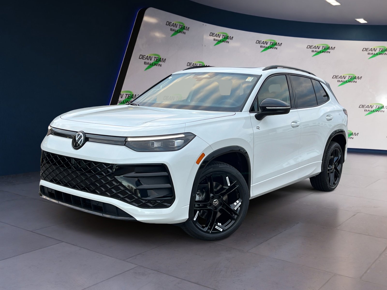 New 2026 Volkswagen Tiguan SE R-Line image 3