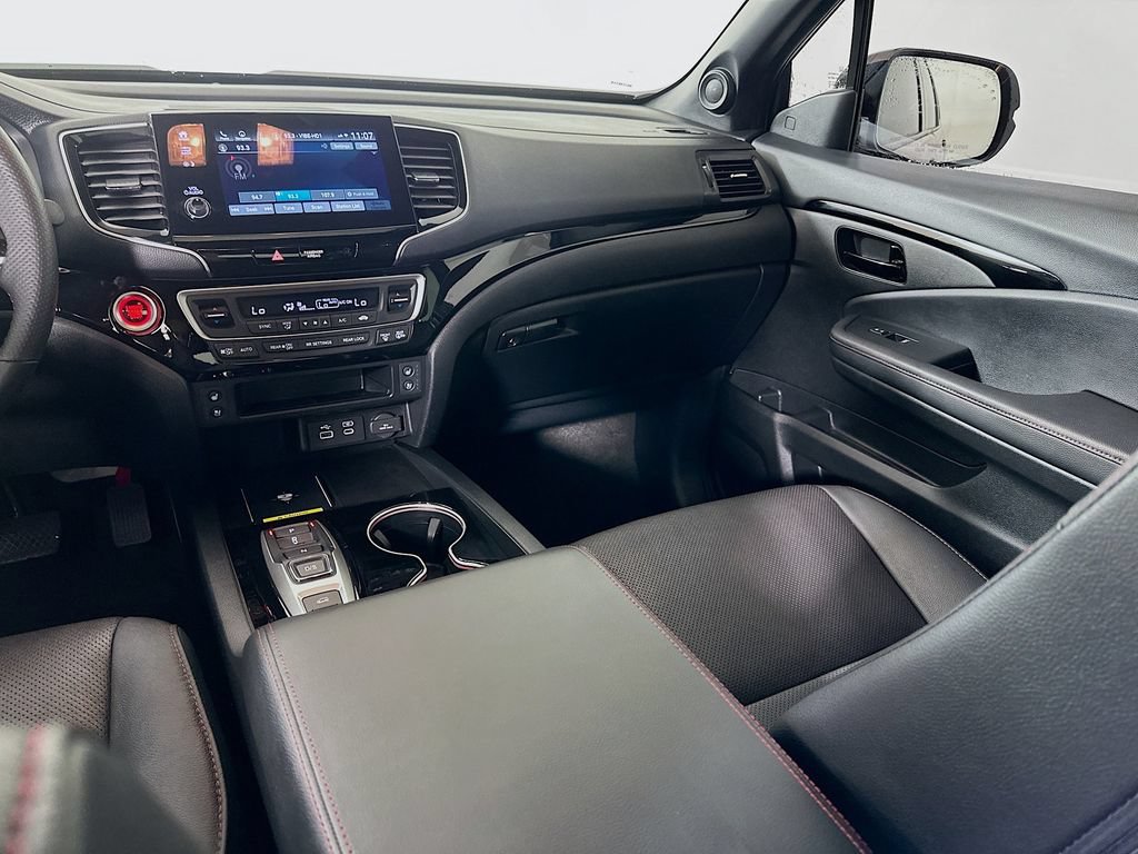 Certified 2024 Honda Passport Black Edition image 23