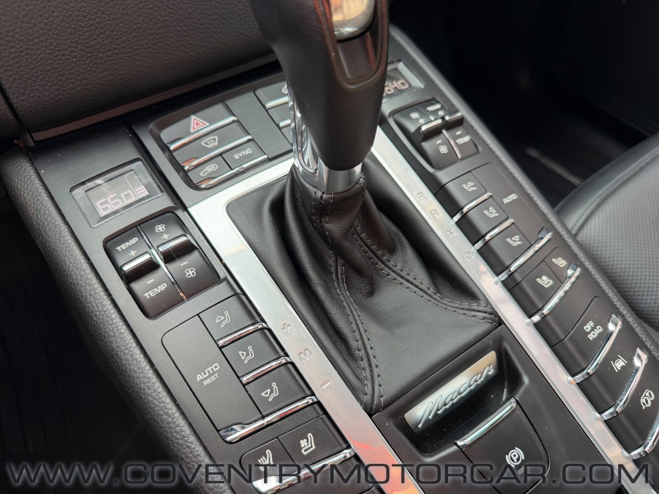 Used 2018 Porsche Macan Sport Edition AWD/4WD image 30