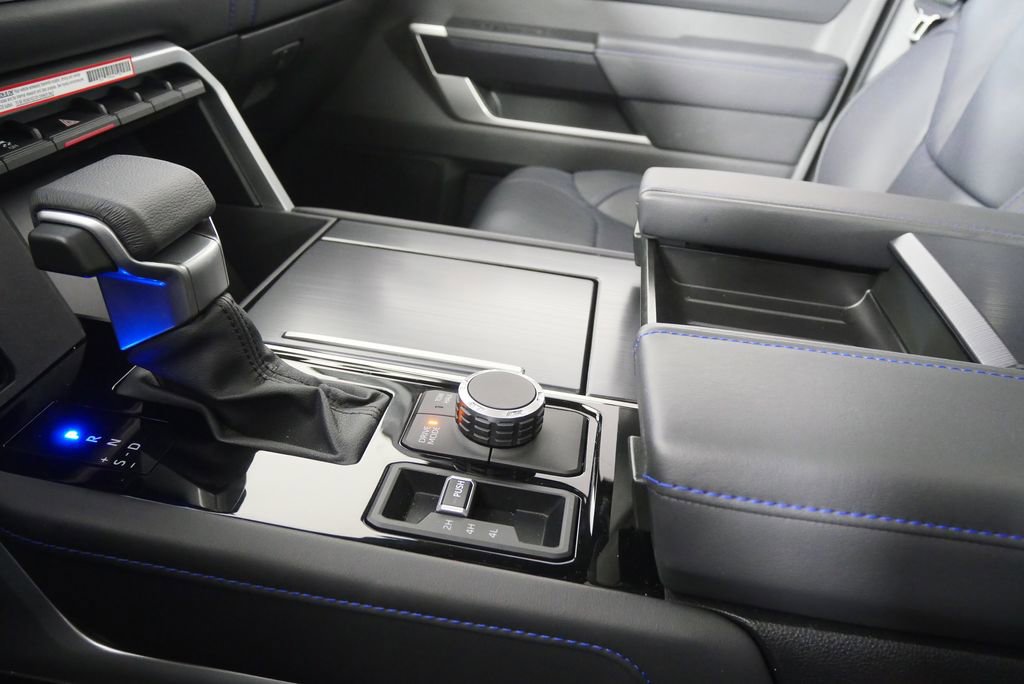 Used 2025 Toyota Sequoia Platinum image 32