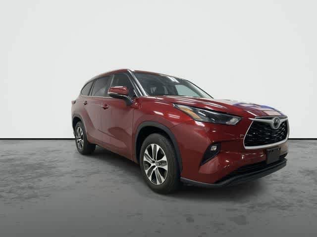 Used 2023 Toyota Highlander XLE FWD image 6