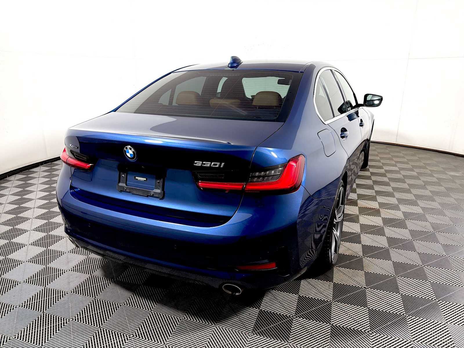 Used 2021 BMW 330i xDrive Sedan w/ Convenience Package AWD/4WD image 6