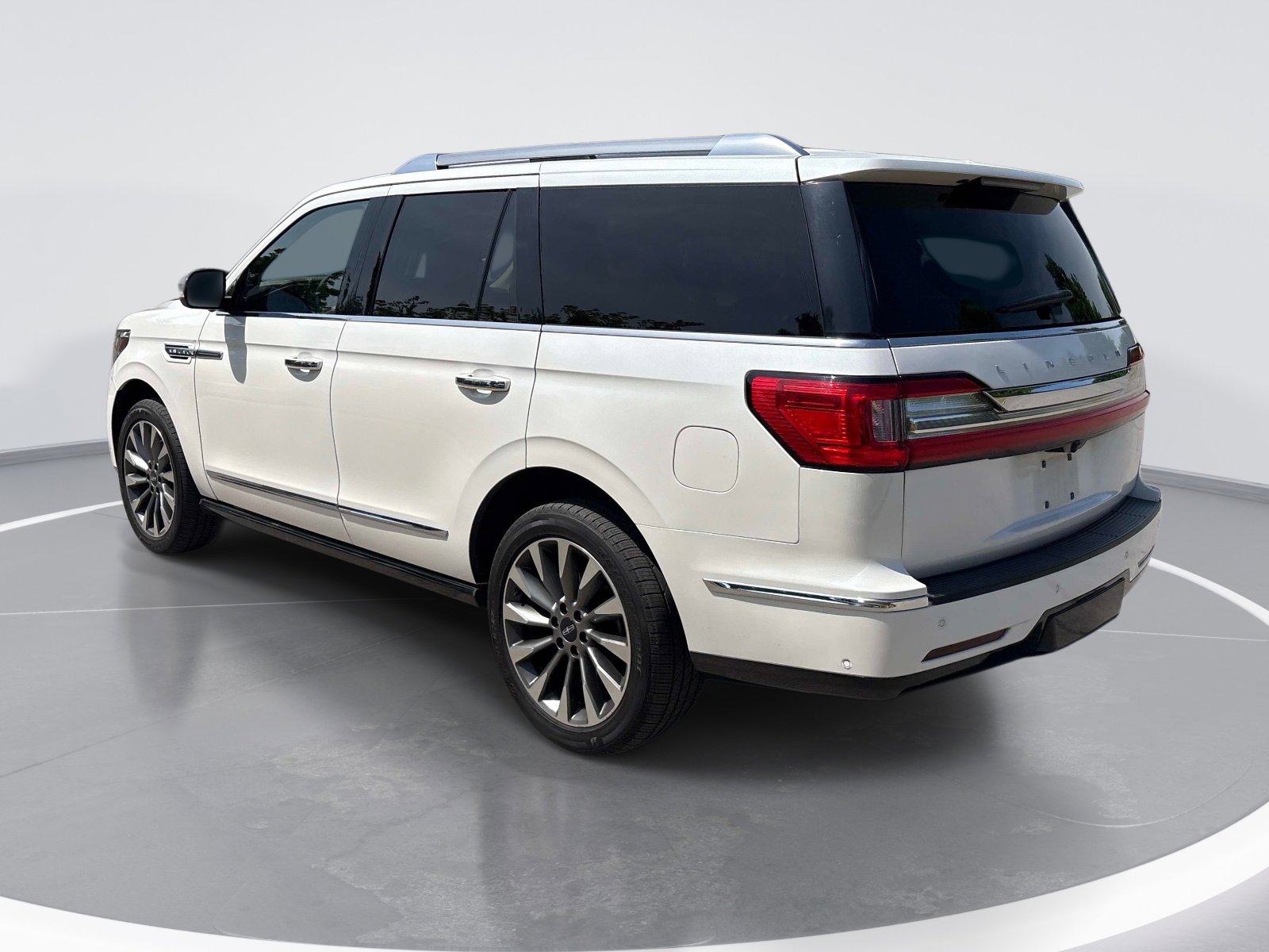 Used 2019 Lincoln Navigator Select w/ Technology Package AWD/4WD image 6