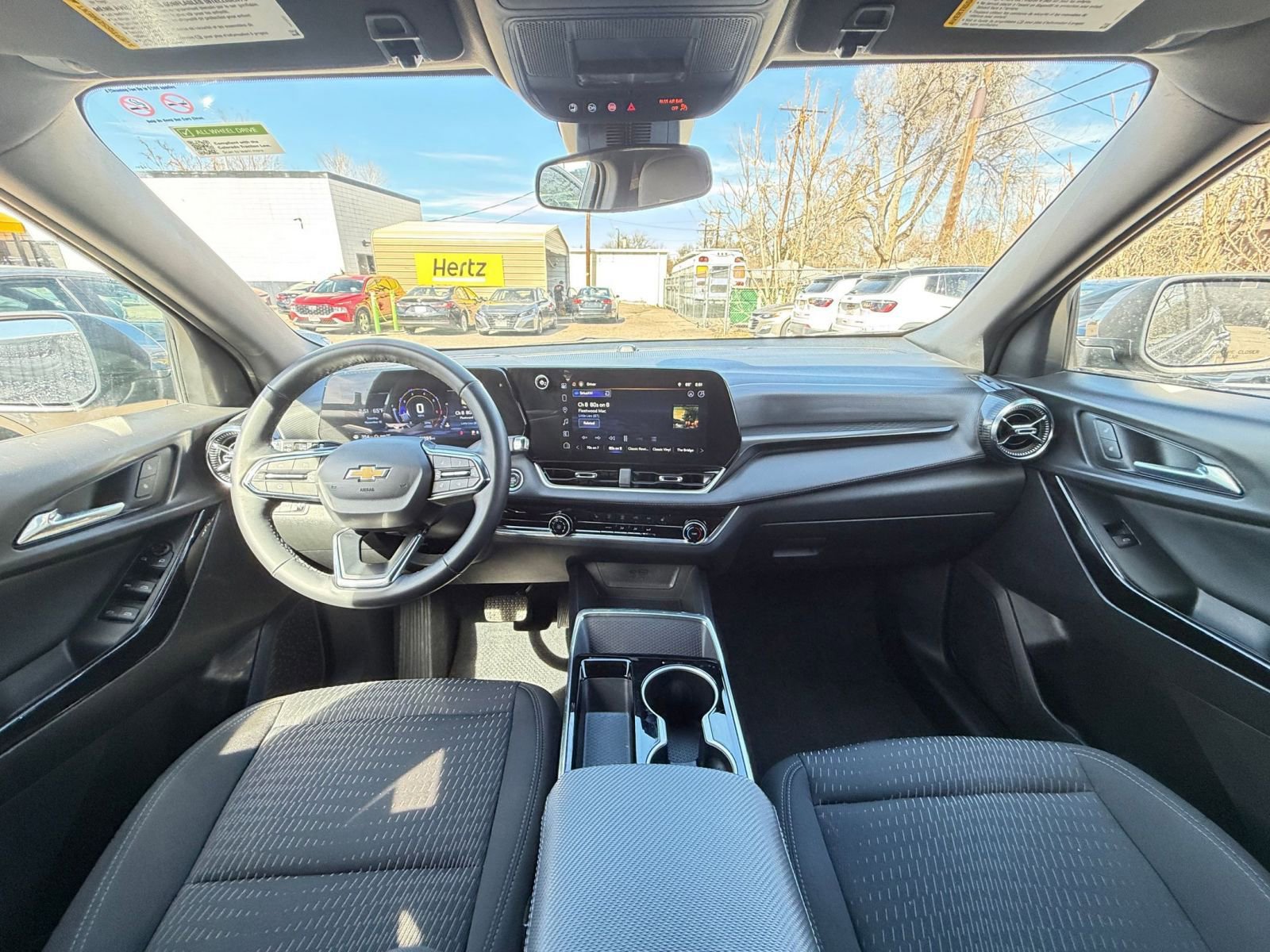 Used 2025 Chevrolet Equinox LT image 32