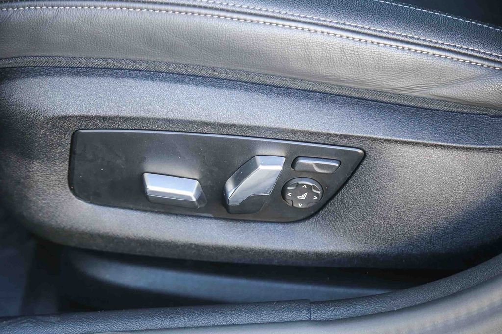 Certified 2023 BMW 530e w/ Convenience Package RWD image 18