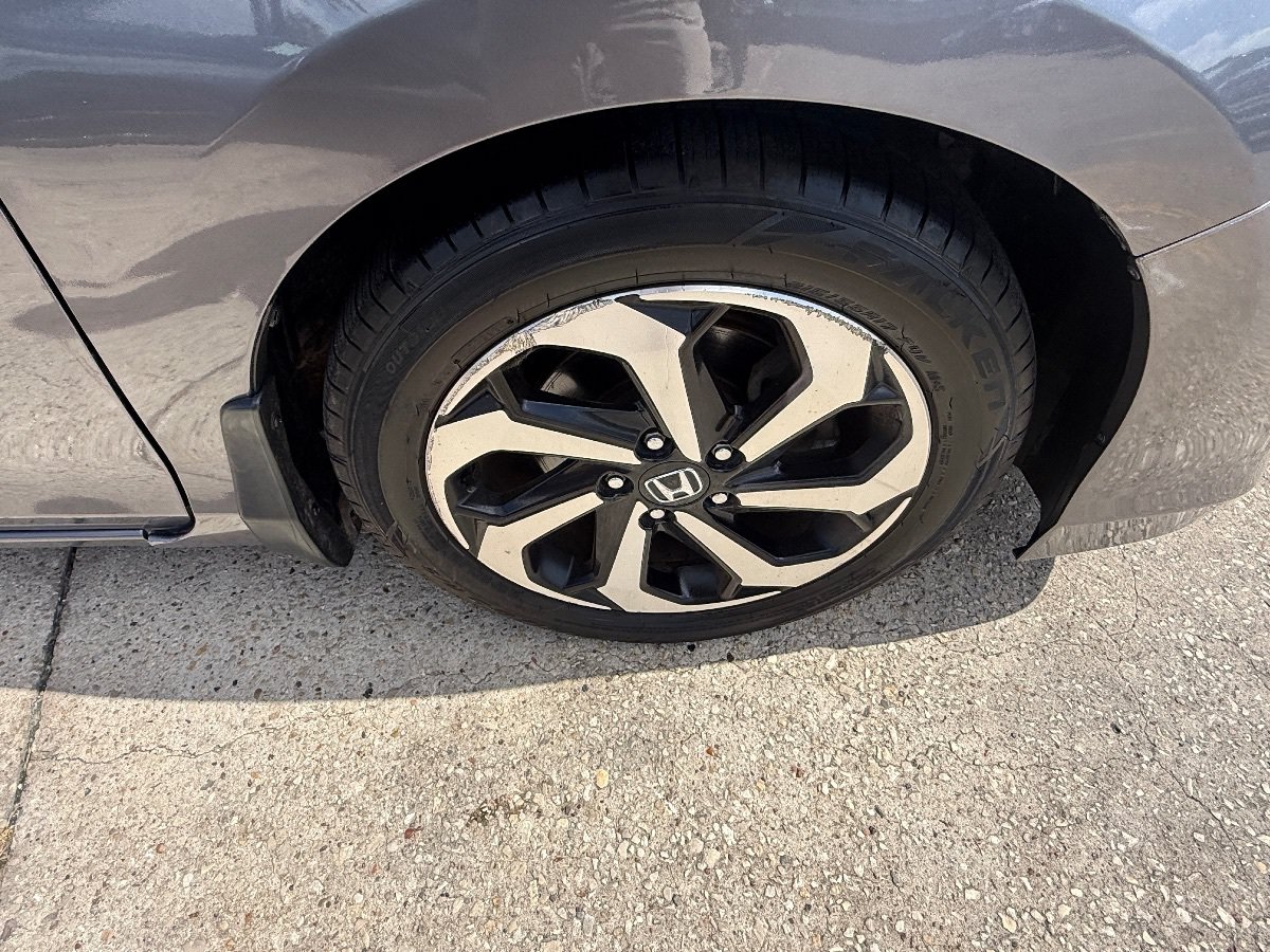 Used 2017 Honda Accord EX-L image 12
