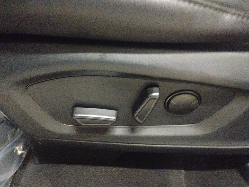 Used 2024 Ford Explorer XLT w/ Equipment Group 202A image 18