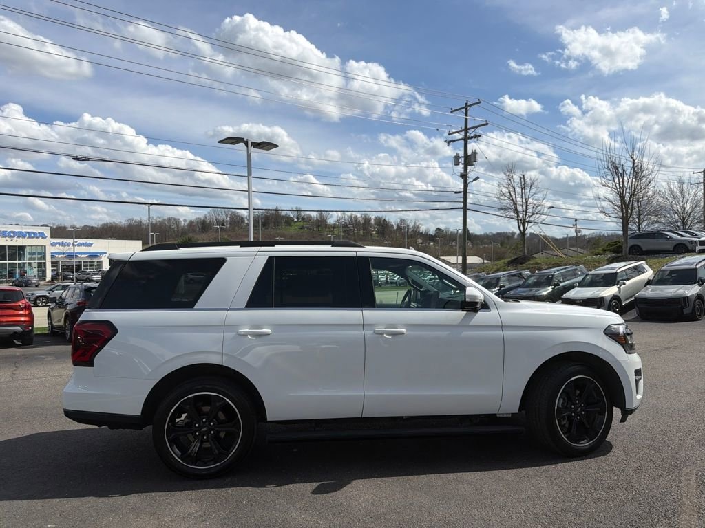 Used 2024 Ford Expedition Limited image 7
