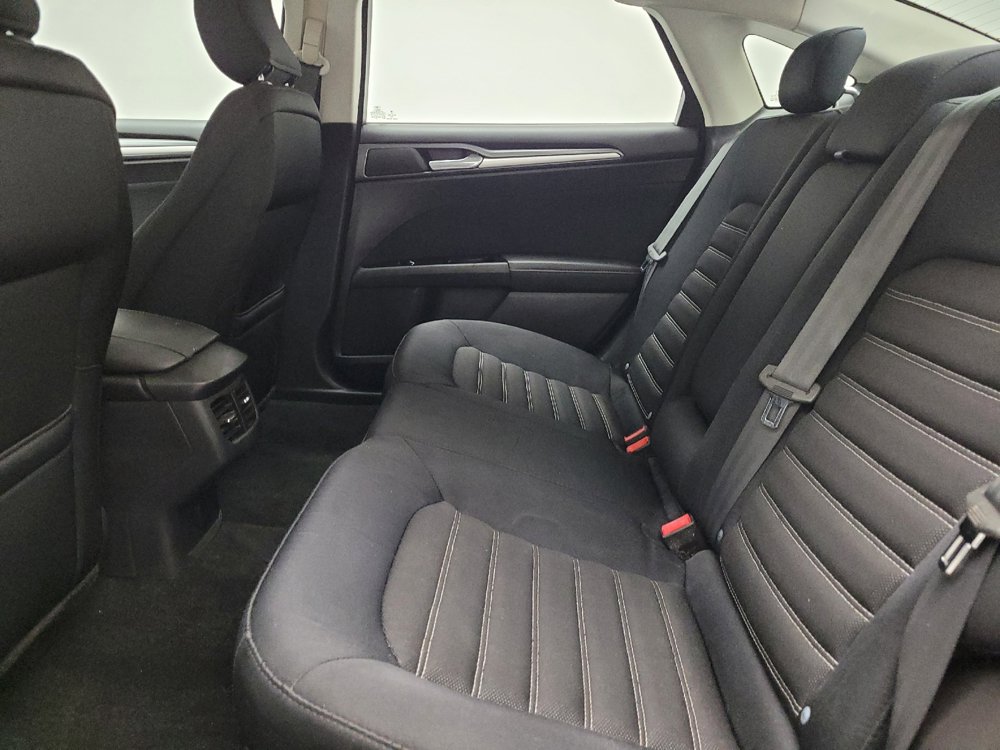 Used 2015 Ford Fusion SE FWD image 18