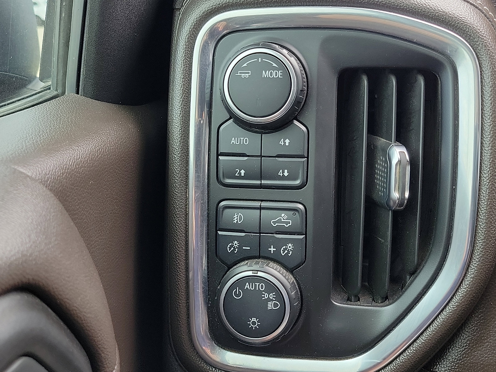 Used 2020 Chevrolet Silverado 1500 LT Trail Boss AWD/4WD image 16