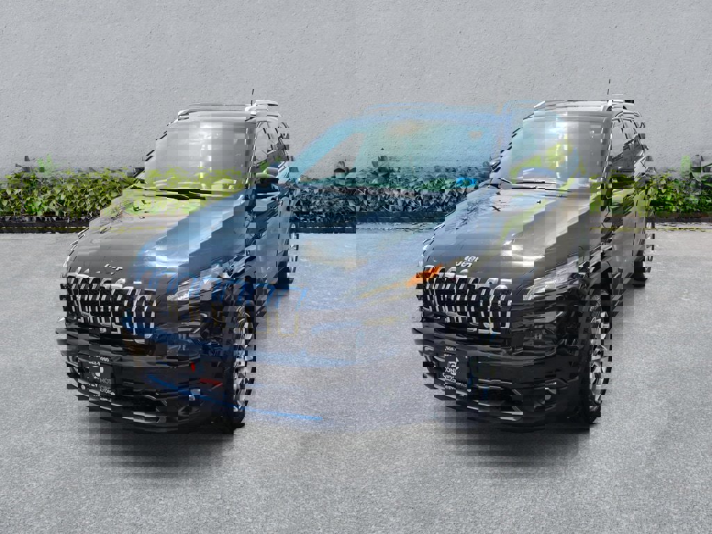 Used 2018 Jeep Cherokee Limited image 2