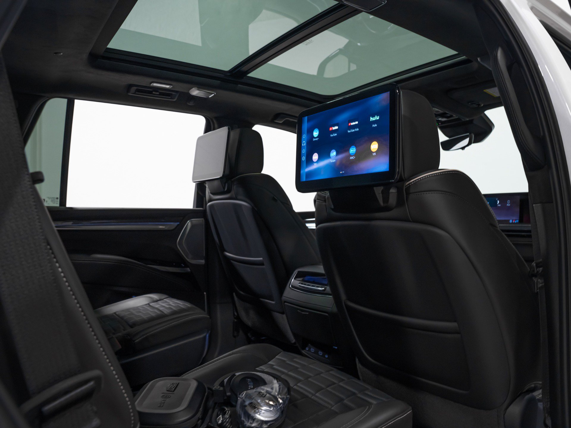 Used 2025 Cadillac Escalade V w/ LPO, ONYX Package AWD/4WD image 94