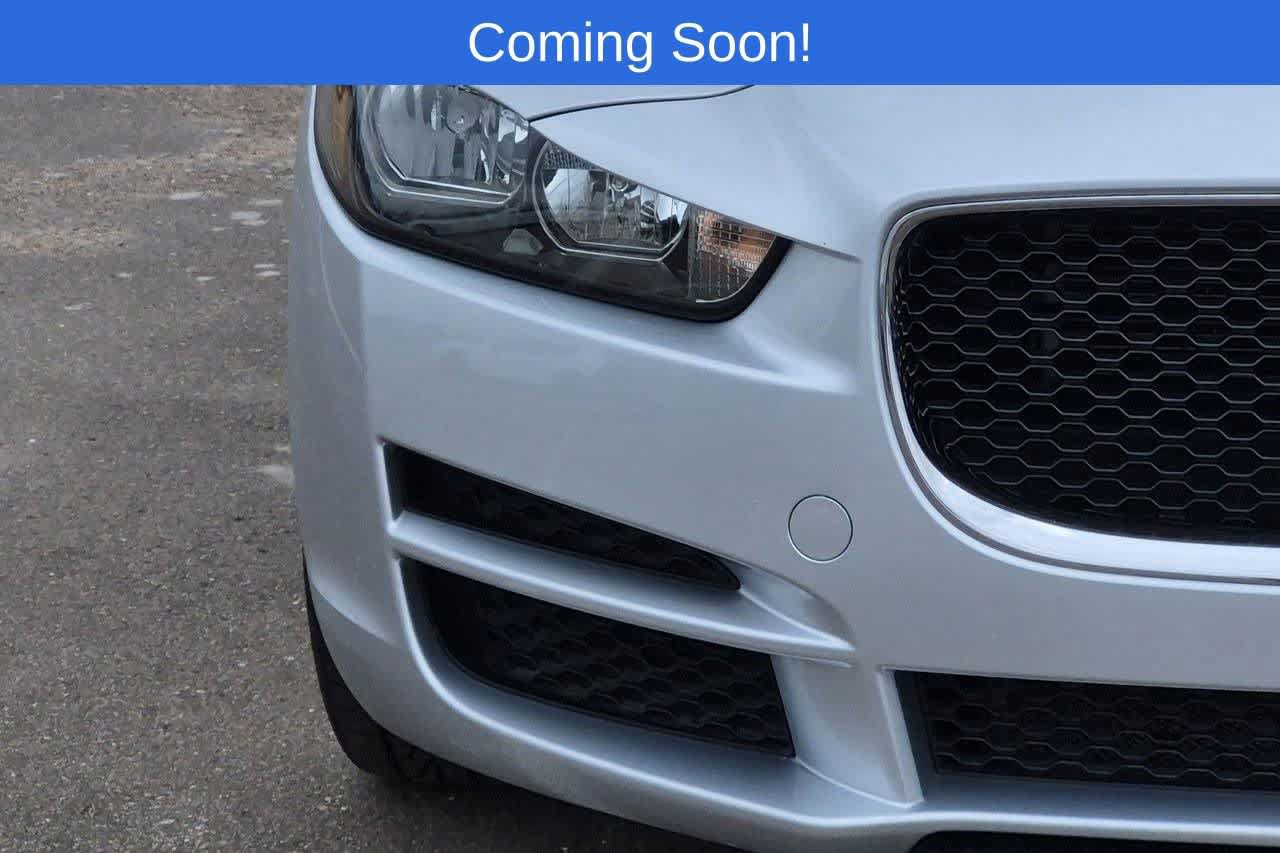 Used 2017 Jaguar XE Premium RWD image 10