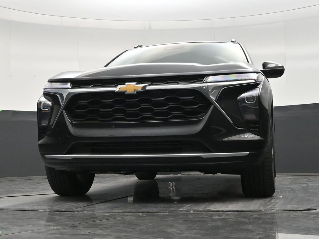 Used 2025 Chevrolet Trax LT FWD image 27