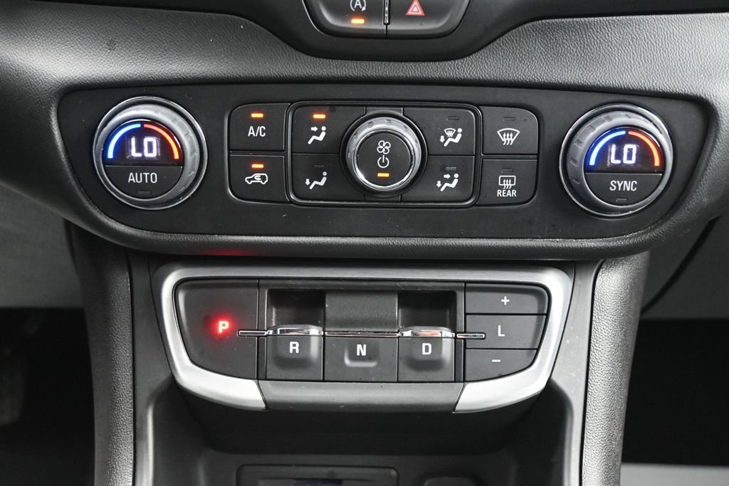 Used 2024 GMC Terrain SLT AWD/4WD image 18