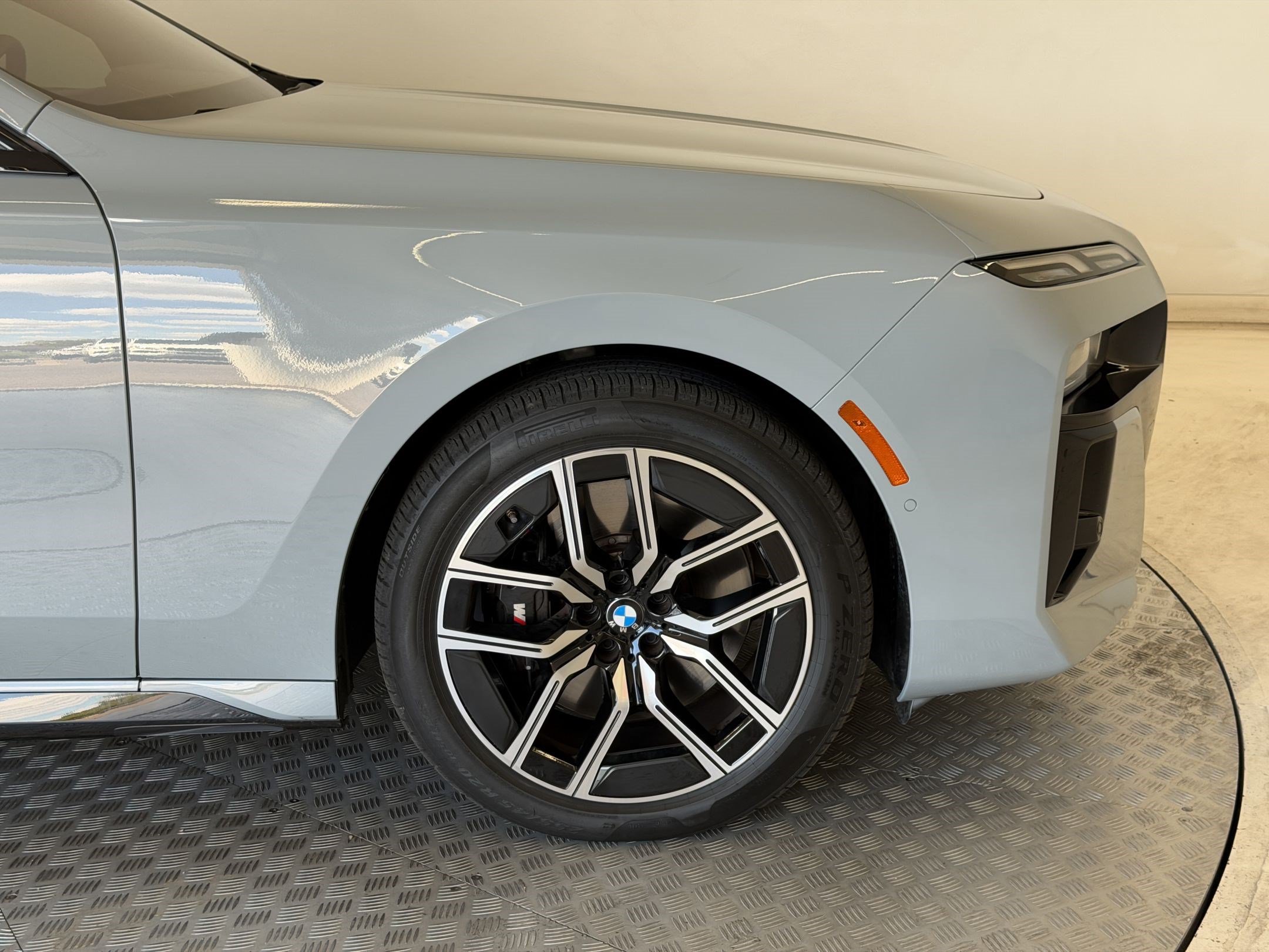 Certified 2023 BMW 760i xDrive AWD/4WD image 13