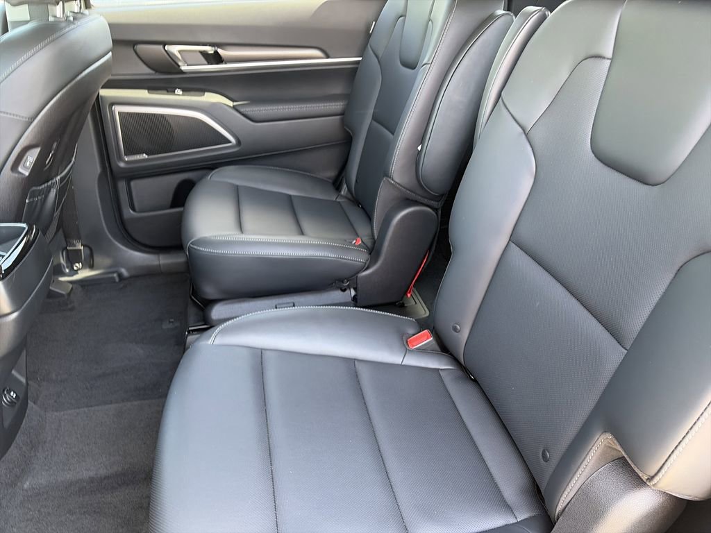 Used 2025 Kia Telluride S image 31
