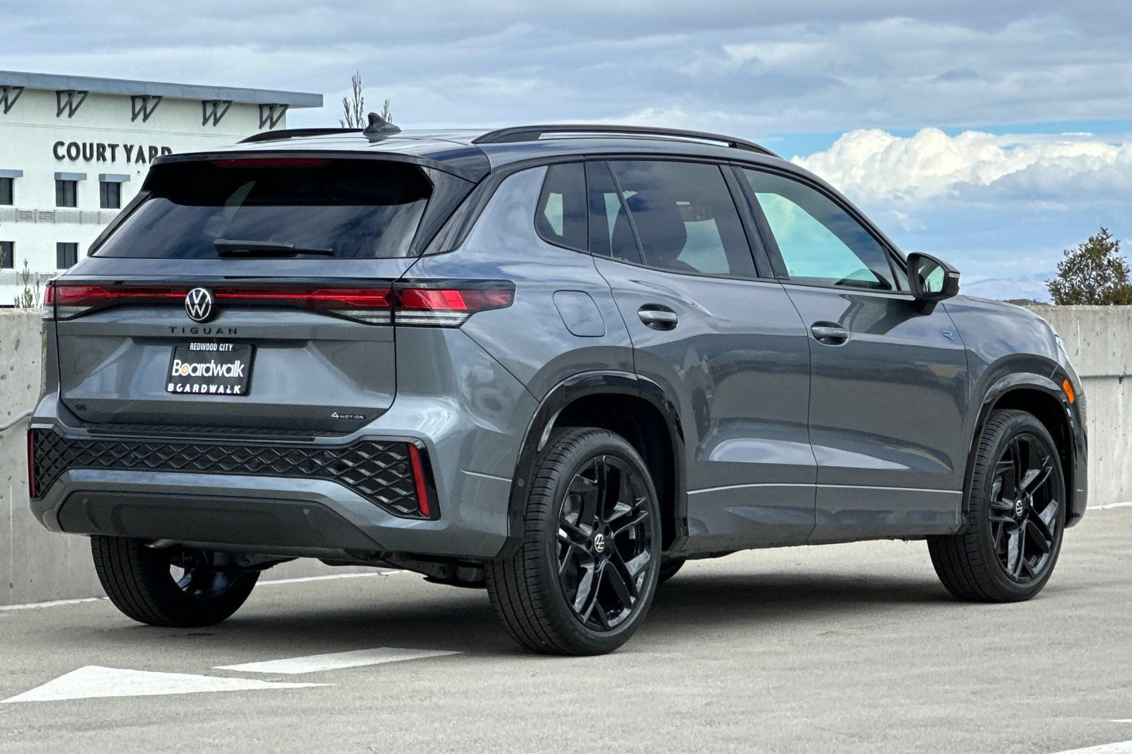 New 2026 Volkswagen Tiguan SE R-Line AWD/4WD image 4
