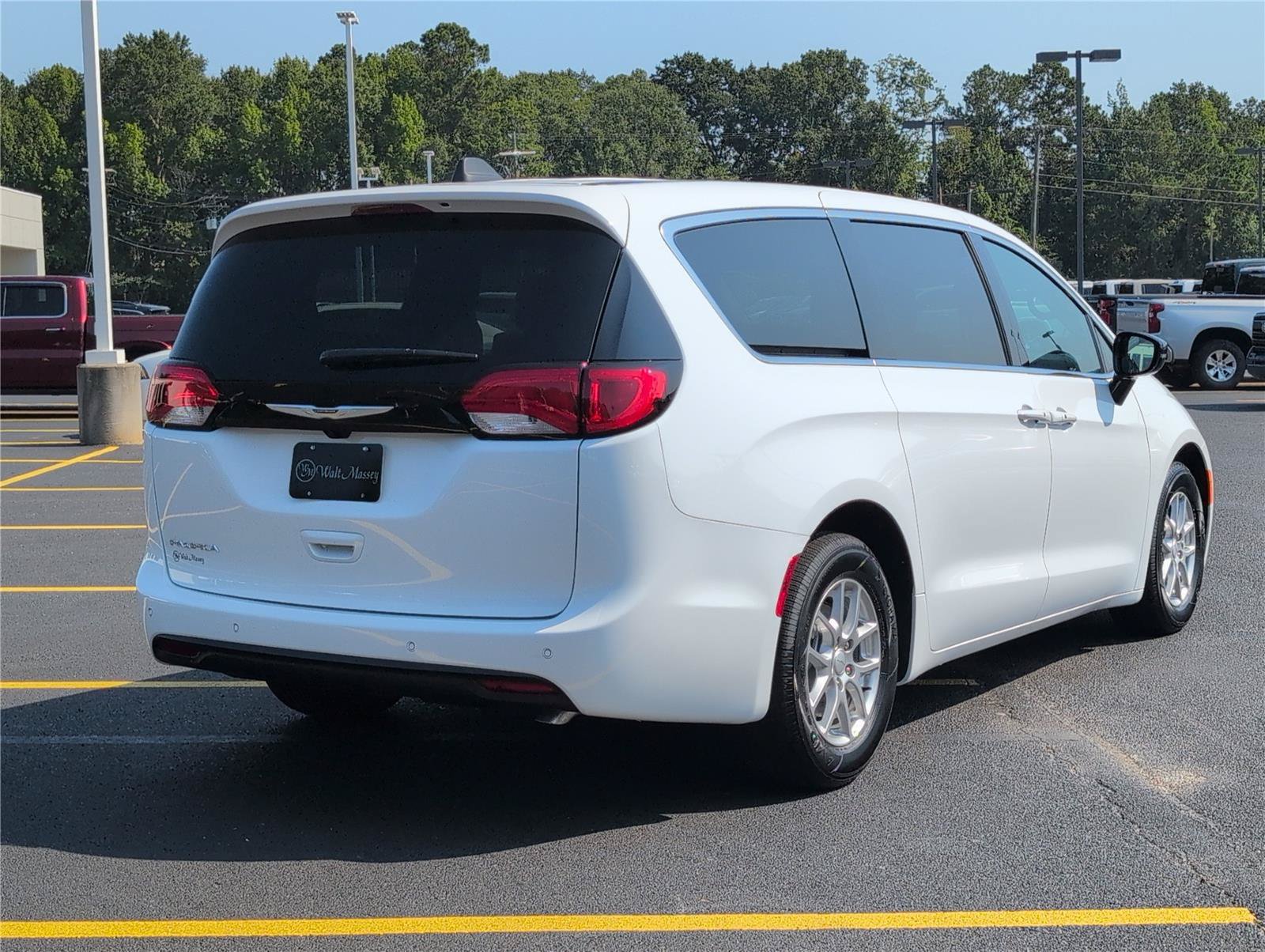 New 2027 Chrysler Pacifica LX FWD image 7