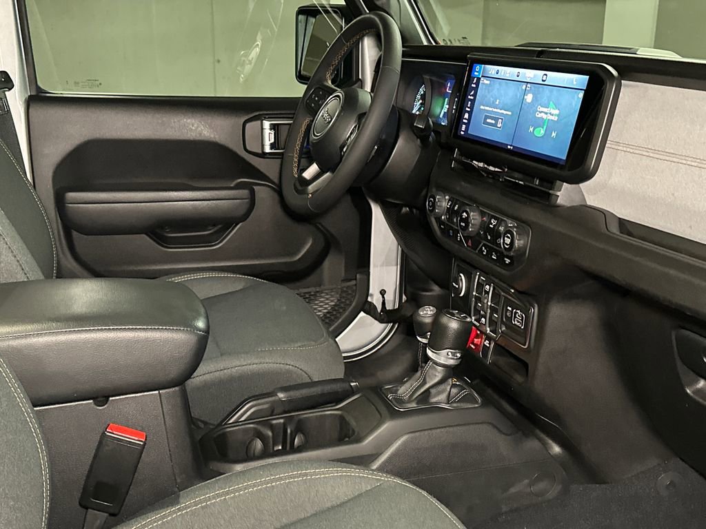 Used 2024 Jeep Wrangler Unlimited image 11