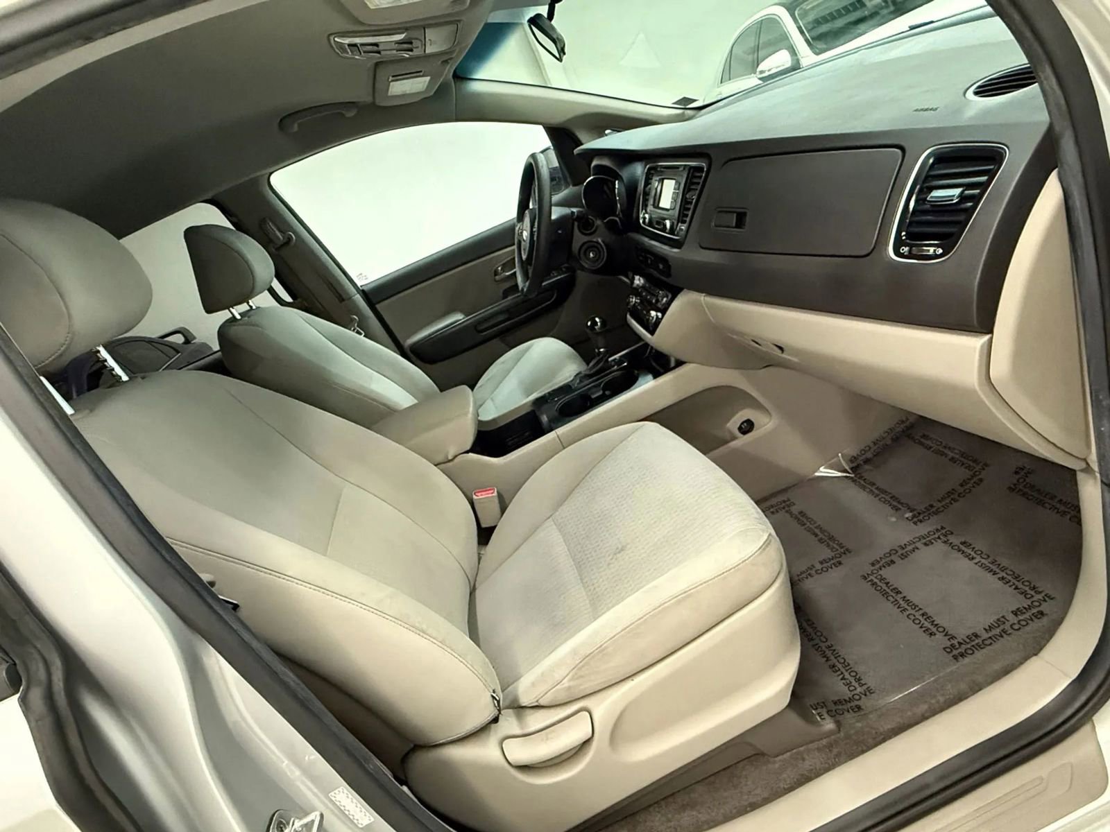 Used 2017 Kia Sedona LX image 23