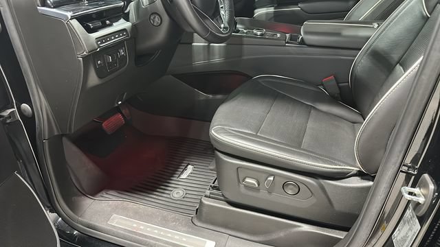 Used 2022 Cadillac Escalade Sport w/ LPO, ONYX Package AWD/4WD image 7