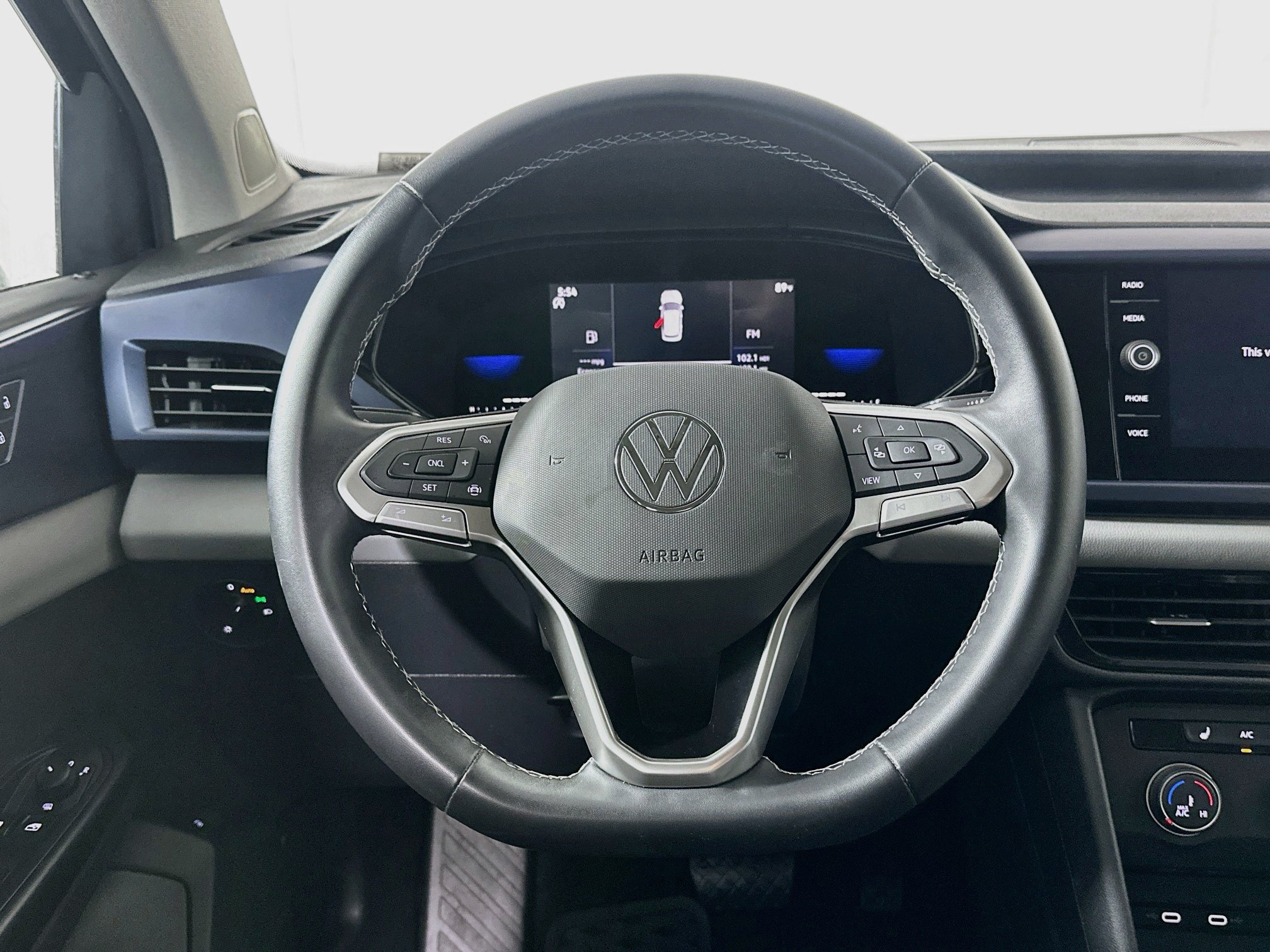 Used 2022 Volkswagen Taos SE FWD image 18