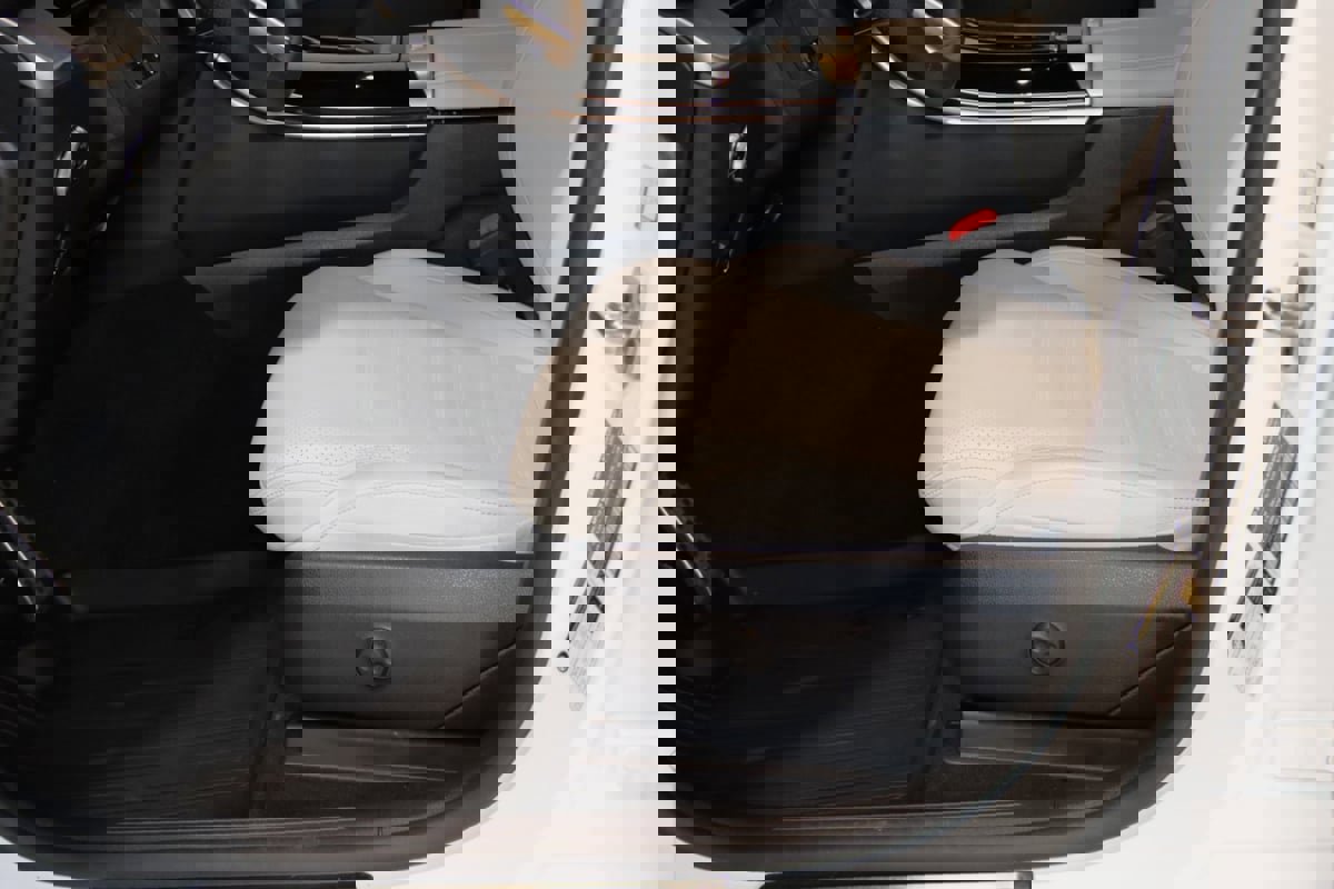 Used 2025 Mercedes-Benz GLC 300 4MATIC Coupe image 39