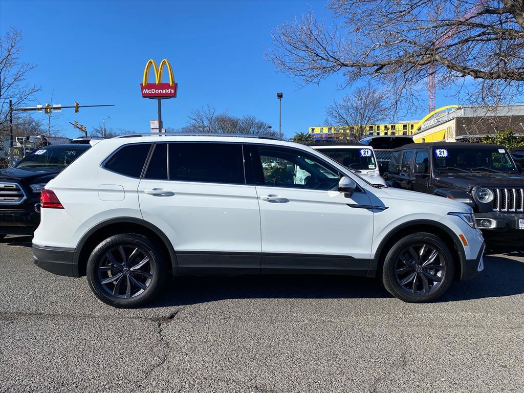 Certified 2022 Volkswagen Tiguan SE image 2