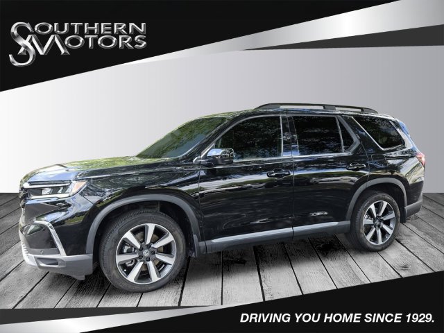 Used 2025 Honda Pilot Touring image 1