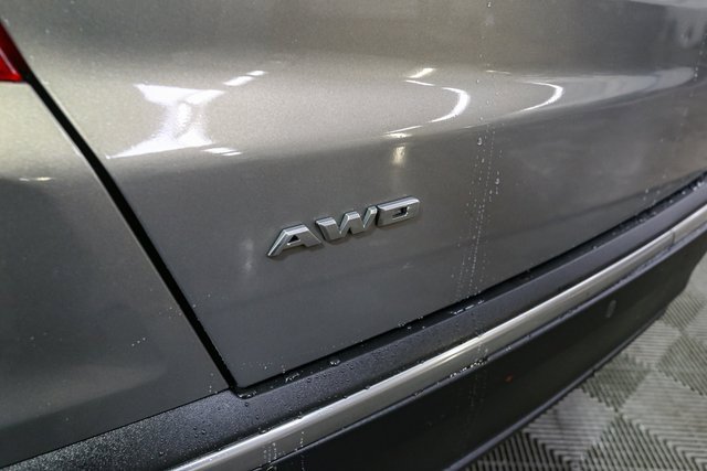 Used 2017 Cadillac XT5 Luxury w/ Driver Awareness Package image 9