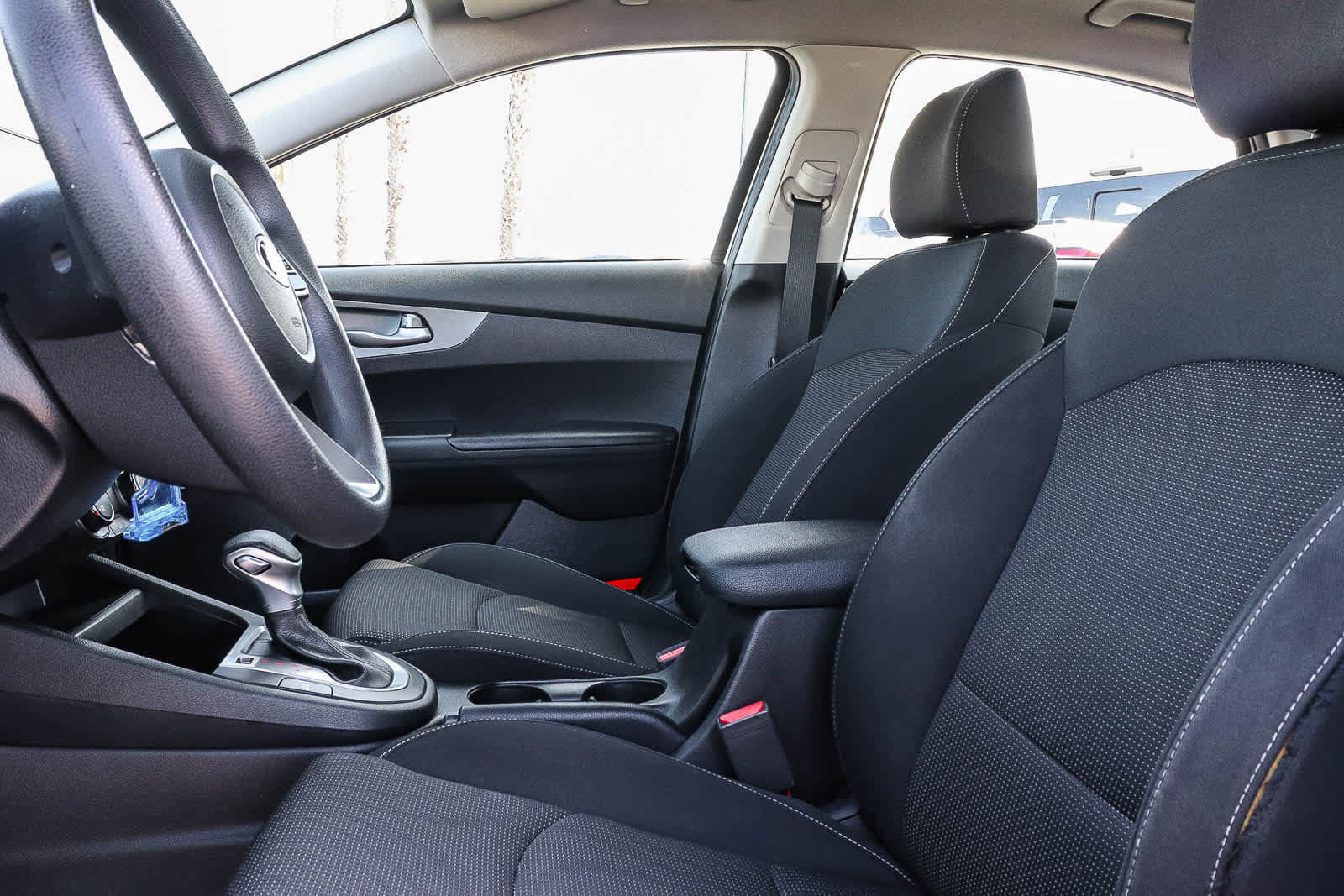 Used 2020 Kia Forte LXS FWD image 27