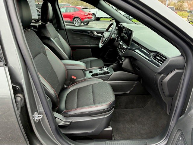 Used 2025 Ford Escape ST-Line w/ Tech Pack #1 AWD/4WD image 12