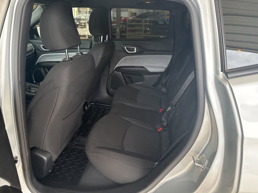 Used 2025 Jeep Compass Sport image 14