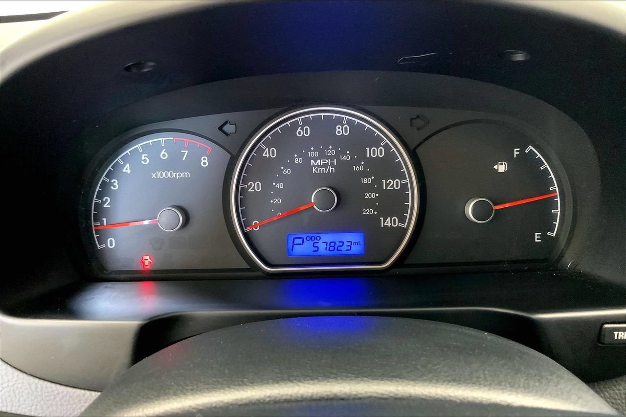 Used 2010 Hyundai Elantra GLS FWD image 23