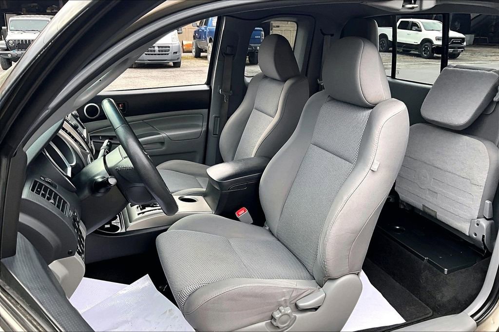 Used 2013 Toyota Tacoma 4x4 Access Cab V6 w/ TRD Off-Road Pkg image 23