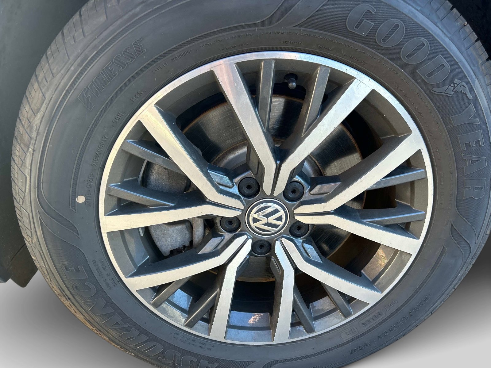 Used 2018 Volkswagen Tiguan SEL Premium AWD/4WD image 2