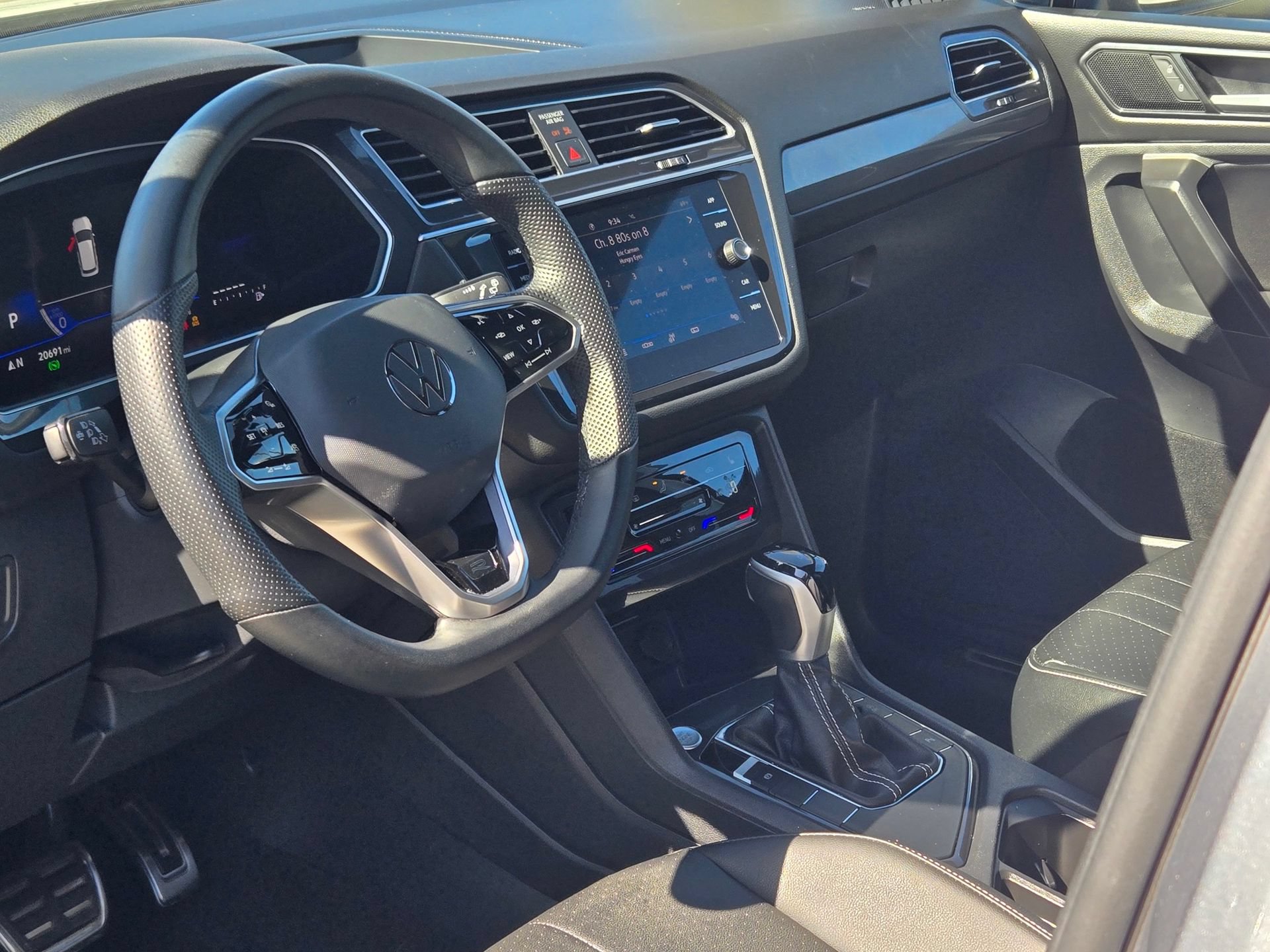 Used 2024 Volkswagen Tiguan SE R-Line w/ MDO Package, Three-Row FWD image 34